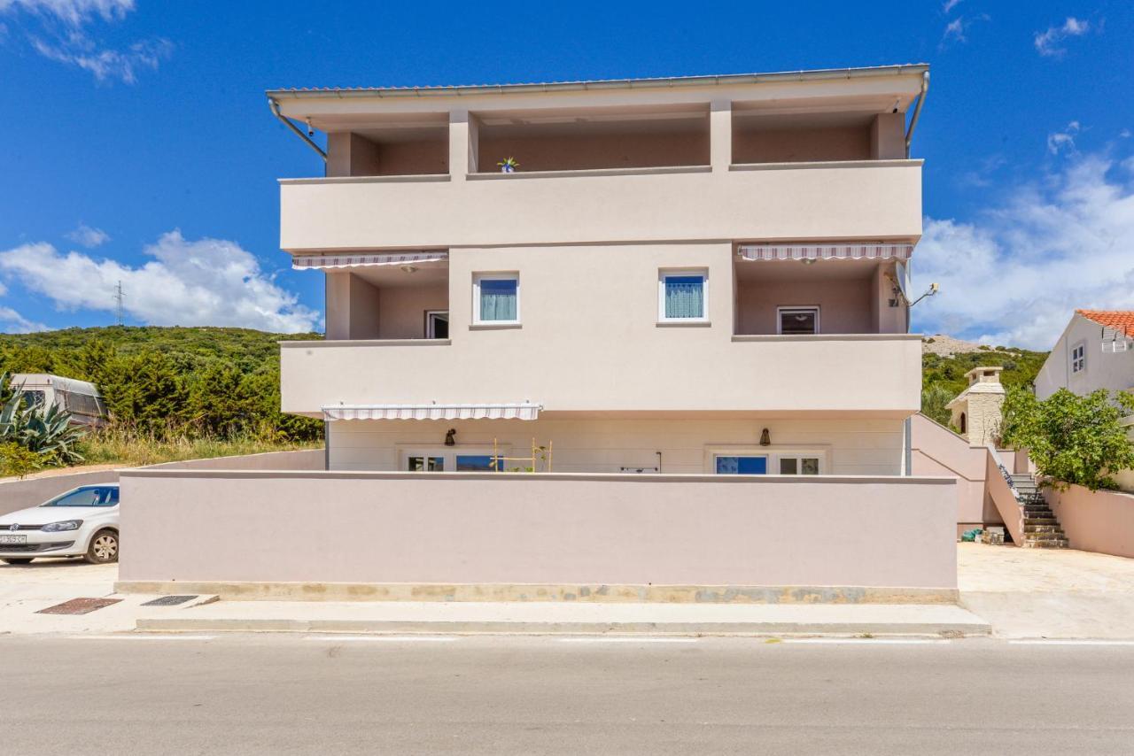 Apartments Amfora - Cozy And Modern Apartments For Up To 15 People, 100M From The Sea And Beach Stara Novalja Eksteriør billede
