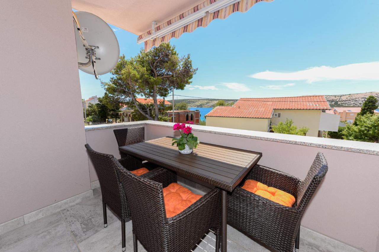 Apartments Amfora - Cozy And Modern Apartments For Up To 15 People, 100M From The Sea And Beach Stara Novalja Eksteriør billede