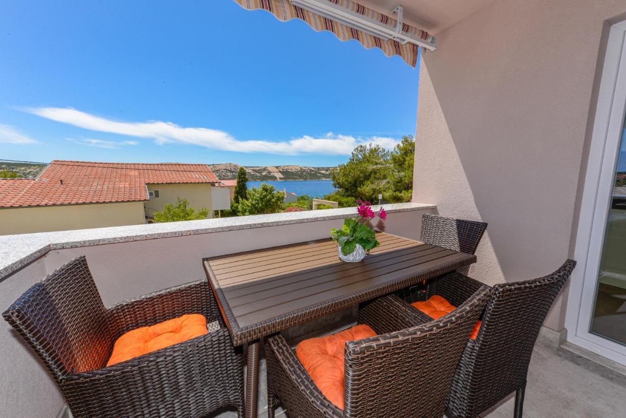 Apartments Amfora - Cozy And Modern Apartments For Up To 15 People, 100M From The Sea And Beach Stara Novalja Eksteriør billede