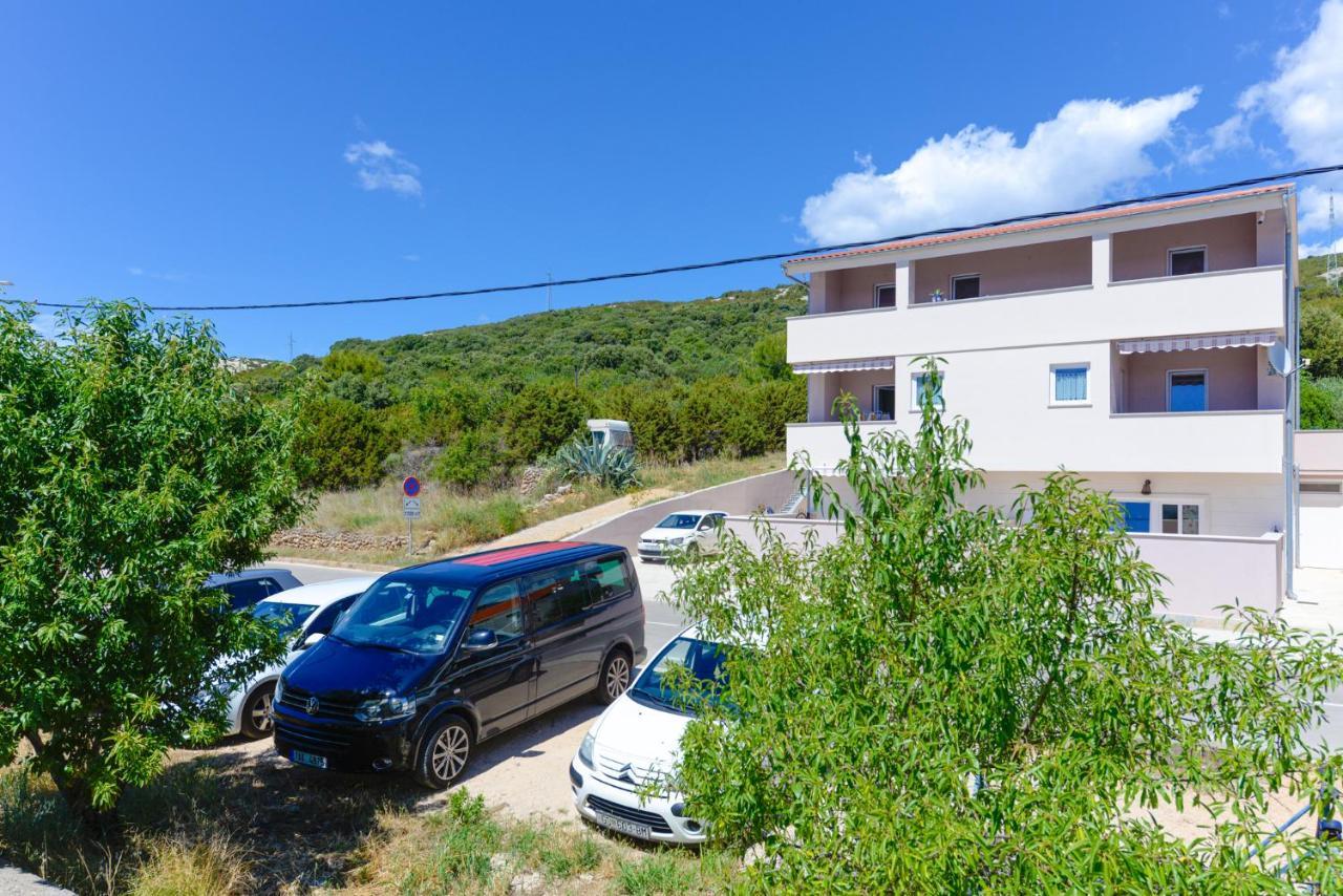 Apartments Amfora - Cozy And Modern Apartments For Up To 15 People, 100M From The Sea And Beach Stara Novalja Eksteriør billede
