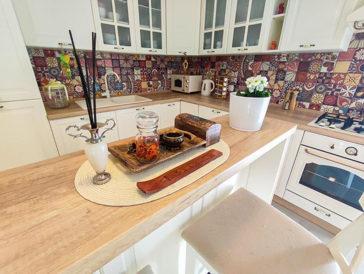 Apartments Amfora - Cozy And Modern Apartments For Up To 15 People, 100M From The Sea And Beach Stara Novalja Eksteriør billede