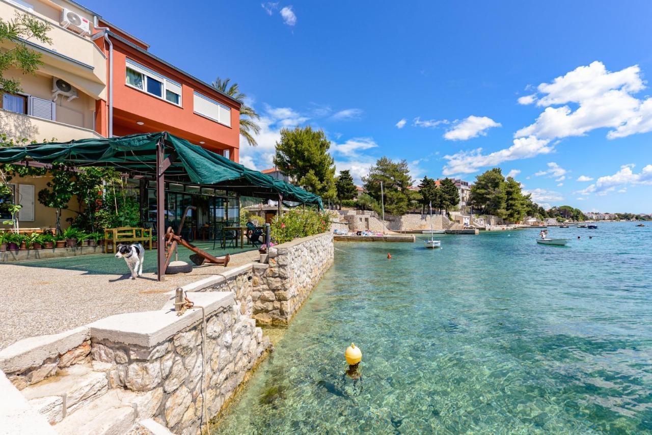 Apartments Amfora - Cozy And Modern Apartments For Up To 15 People, 100M From The Sea And Beach Stara Novalja Eksteriør billede