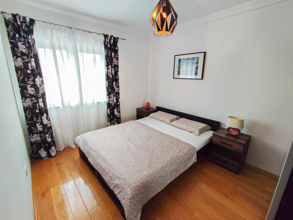 Apartments Amfora - Cozy And Modern Apartments For Up To 15 People, 100M From The Sea And Beach Stara Novalja Eksteriør billede